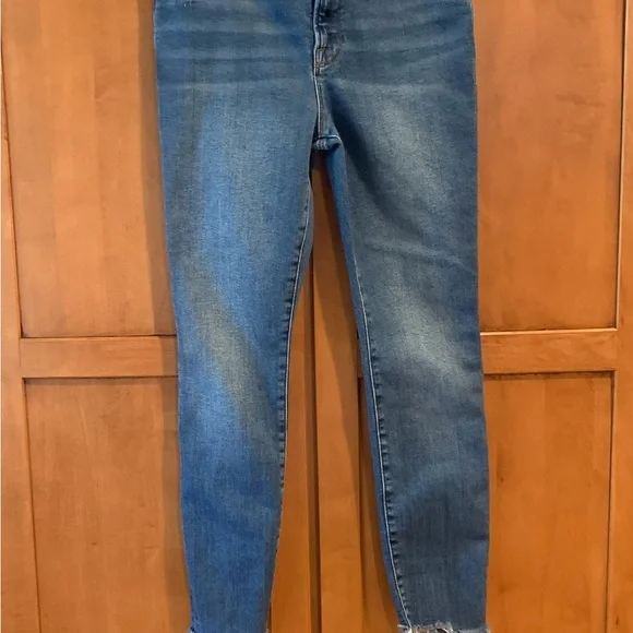 Good American Blue Ankle Cropped Jeans with Distressed Hem - Picture 10 of 13
